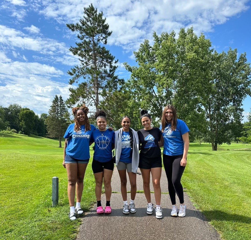 GLCCWBasketball's tweet photo. This morning, team members helped out at the Crusader Golf Classic which supports @GLCCAthletics. Thanks to @CentennialAcres for hosting! ⛳️ https://t.co/qhJPxJi9eY