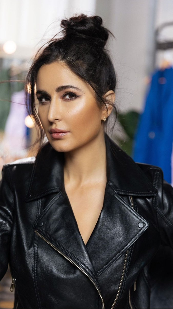 KatrinaKaifCafe's tweet photo. #KatrinaKaif looks like cool biker chic in new #AskKay Episode π€ https://t.co/s0Z1UmMerl