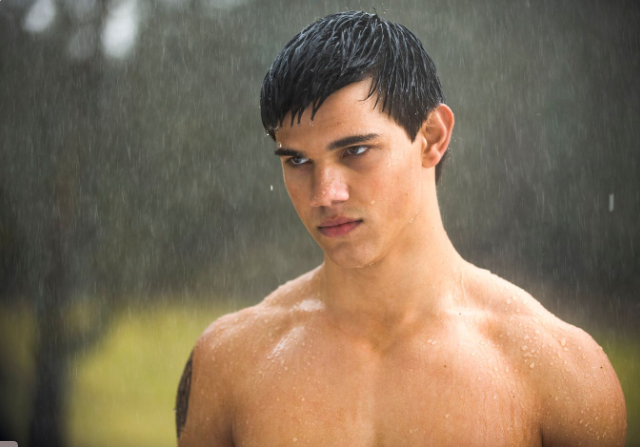 What hafen vella....Why u crying again? I know....vamfire! right? Vampire will feyt me! I trusted to protect bella!!but you did not!I will sure you die edward!!..... I will sure you die!........