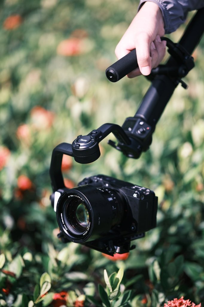 ViltroxOfficial's tweet photo. AF 75mm F1.2 Pro Series Lenses, All-metal Lens Body with Splashproof .
#viltrox #viltroxlens #viltrox75mmf12 #viltrox75mm #portrait #portraitphotography #apsclens #viltroxpro75mm https://t.co/CU3fLoWNgM
