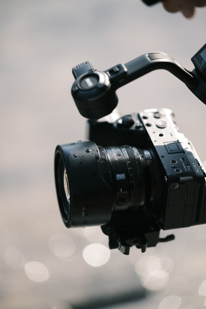 ViltroxOfficial's tweet photo. AF 75mm F1.2 Pro Series Lenses, All-metal Lens Body with Splashproof .
#viltrox #viltroxlens #viltrox75mmf12 #viltrox75mm #portrait #portraitphotography #apsclens #viltroxpro75mm https://t.co/CU3fLoWNgM