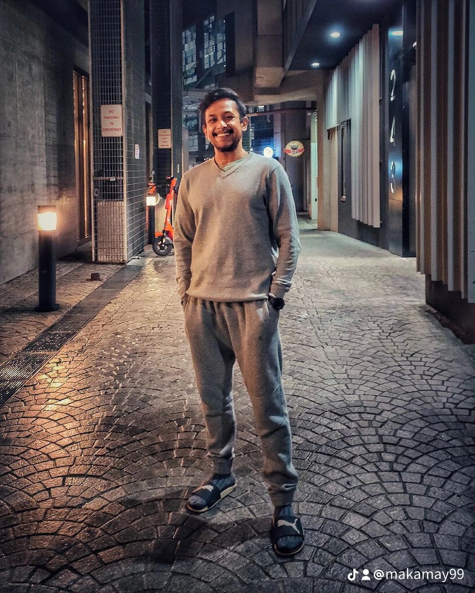ohimahmood's tweet photo. Stepping into a realm of midnight wonder, where Melbourne's streets whisper secrets to the stars โจ๐
Thanks @m_a_h_t_a_b_68
#NighttimeEnchantment #MelbourneMagic #Makamay #MakamayStory #MakamayInMelbourne https://t.co/hquYDiwyL2