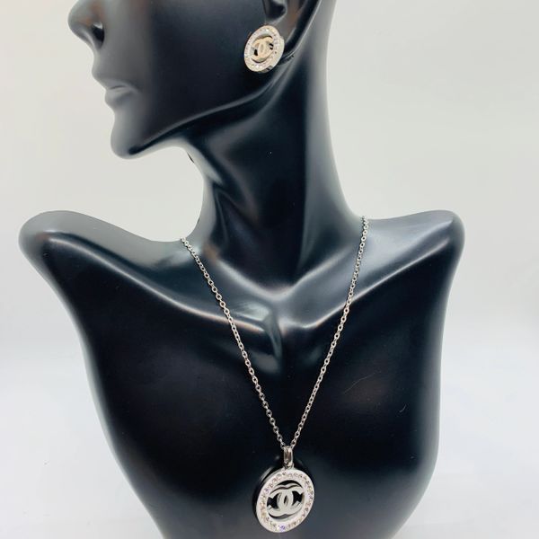 msstylistic16's tweet photo. Silver White Diamond Chanel Set
$25.00
https://t.co/OOv9hly1Im https://t.co/zKf7SWN6qL