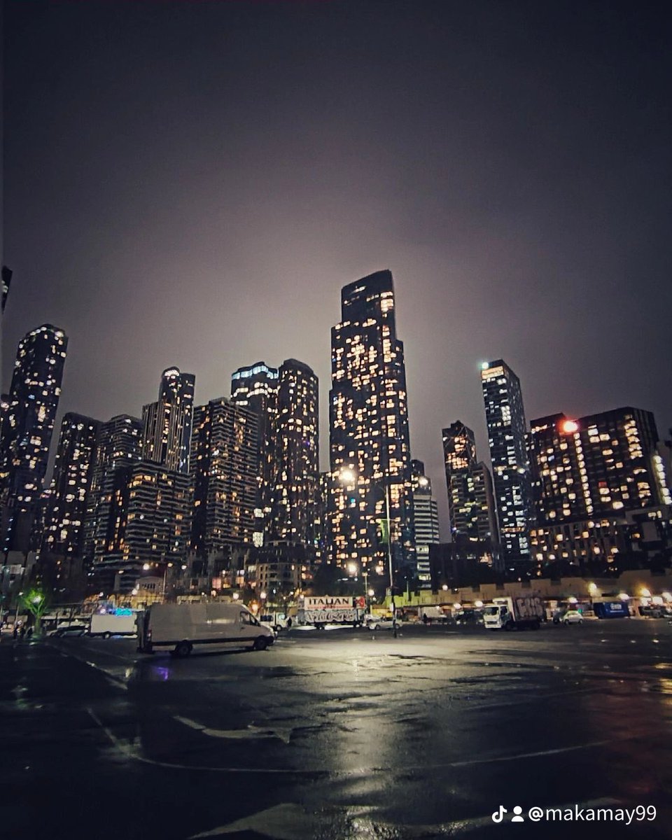 ohimahmood's tweet photo. Stepping into a realm of midnight wonder, where Melbourne's streets whisper secrets to the stars โจ๐
Thanks @m_a_h_t_a_b_68
#NighttimeEnchantment #MelbourneMagic #Makamay #MakamayStory #MakamayInMelbourne https://t.co/hquYDiwyL2