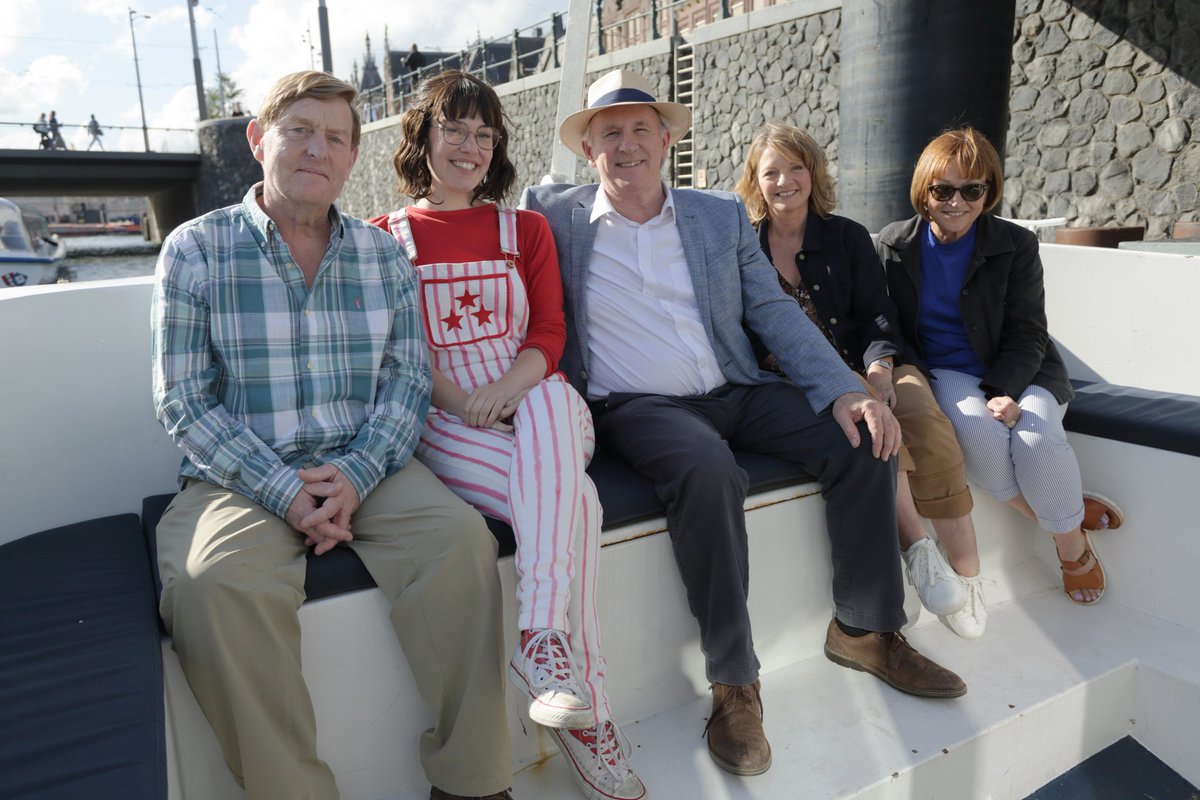 notquitegoth_'s tweet image. A little over a year ago this happened. I could only boast with the story, now there's a picture as proof! And soon the season 20 boxset!! Thanks again to the cast and crew for this awesome tour!! #arcofinfinity #DoctorWho