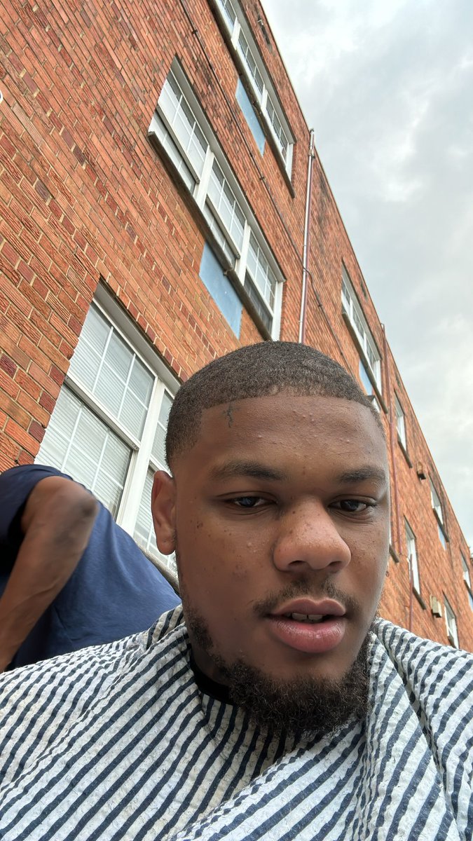JankYouLater's tweet photo. 💈I aint even gotta leave the hood🧏🏽‍♂️ https://t.co/WwowT8QVvn