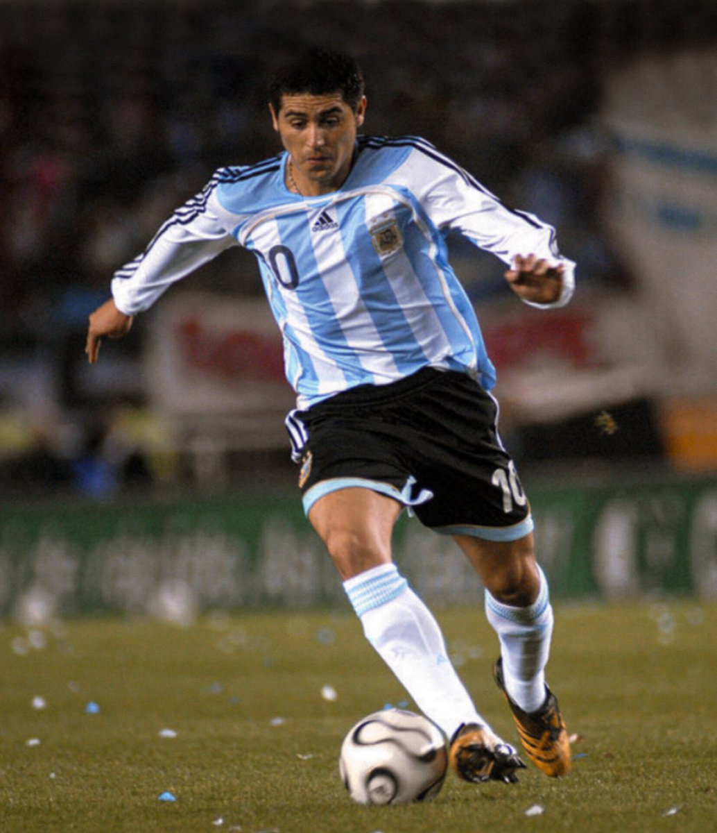 fotosroman10's tweet photo. Juan Román Riquelme, año 2006 🇦🇷 https://t.co/wuUhfD0UaU