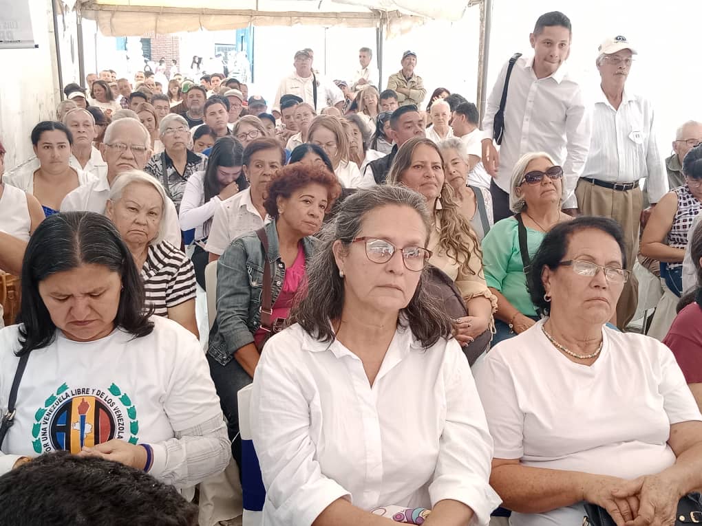 #12agosto Los #Adecos de la municipal #Tovar también están presentes en este importante acto dónde #AD #Merida  se revela y exige el cumplimiento del Art 182 de los estutos de #AcciónDemocrática  @alcidesmonsalve @acciondemocrmrd  @cleverlaraad @Luisemartinezh