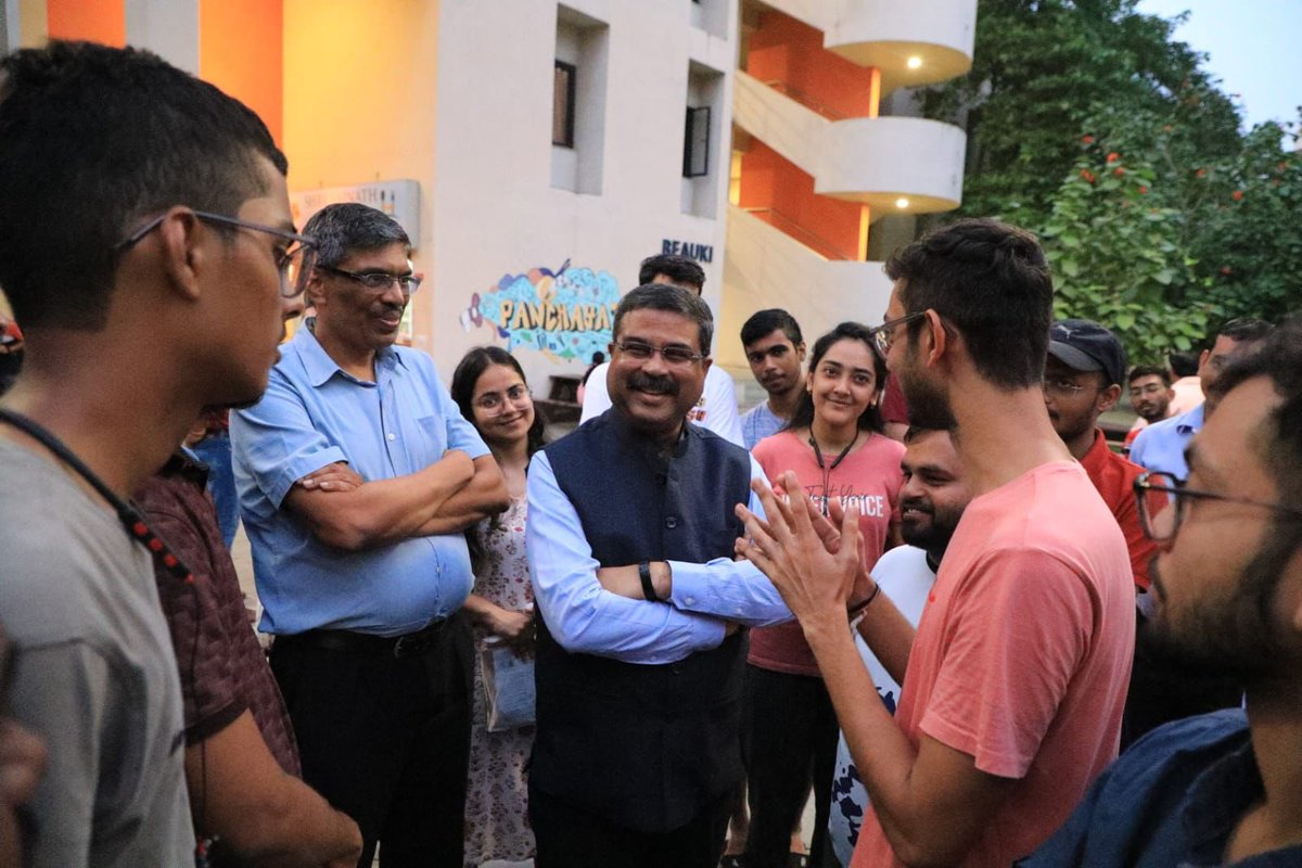 dpradhanbjp's tweet photo. Relived the magical moments of campus life with students of @iitgn. 

Sharing some pictures of a truly memorable day. https://t.co/dR5nL1C7Je