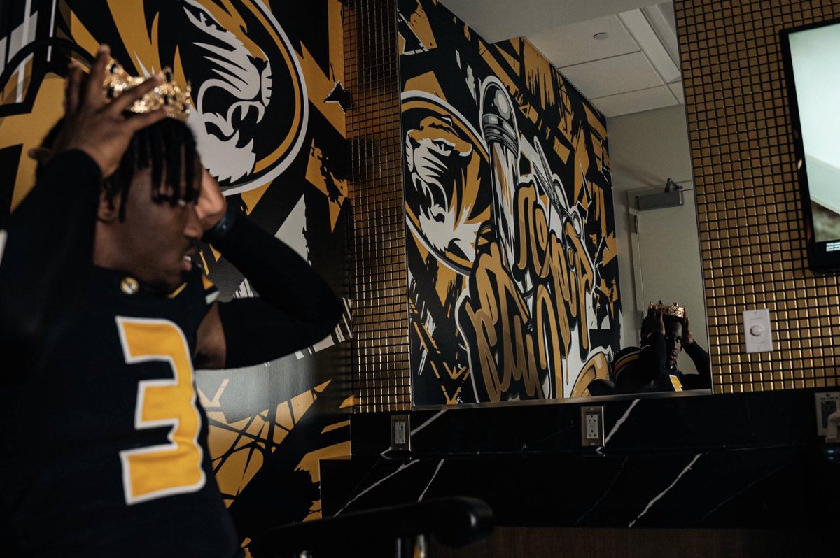 TrueMIZTigers's tweet photo. RT if you are ready for Jeremiah McClellan to stay H🐯ME tomorrow!

#MIZ https://t.co/ns9D2wCz6r