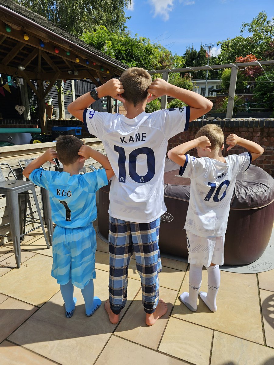 kingeralex's tweet photo. @HKane all the best @FCBayern Here's my boys ready for the season 😐 My eldest, Harrison King had only one wish to walk out as a mascot with you and @Sonny7 at #spurs He never got his wish to meet you ☹️ Hes been on waiting list since he was 6, he is now 13! @SpursOfficial https://t.co/xAb4HVH3dm