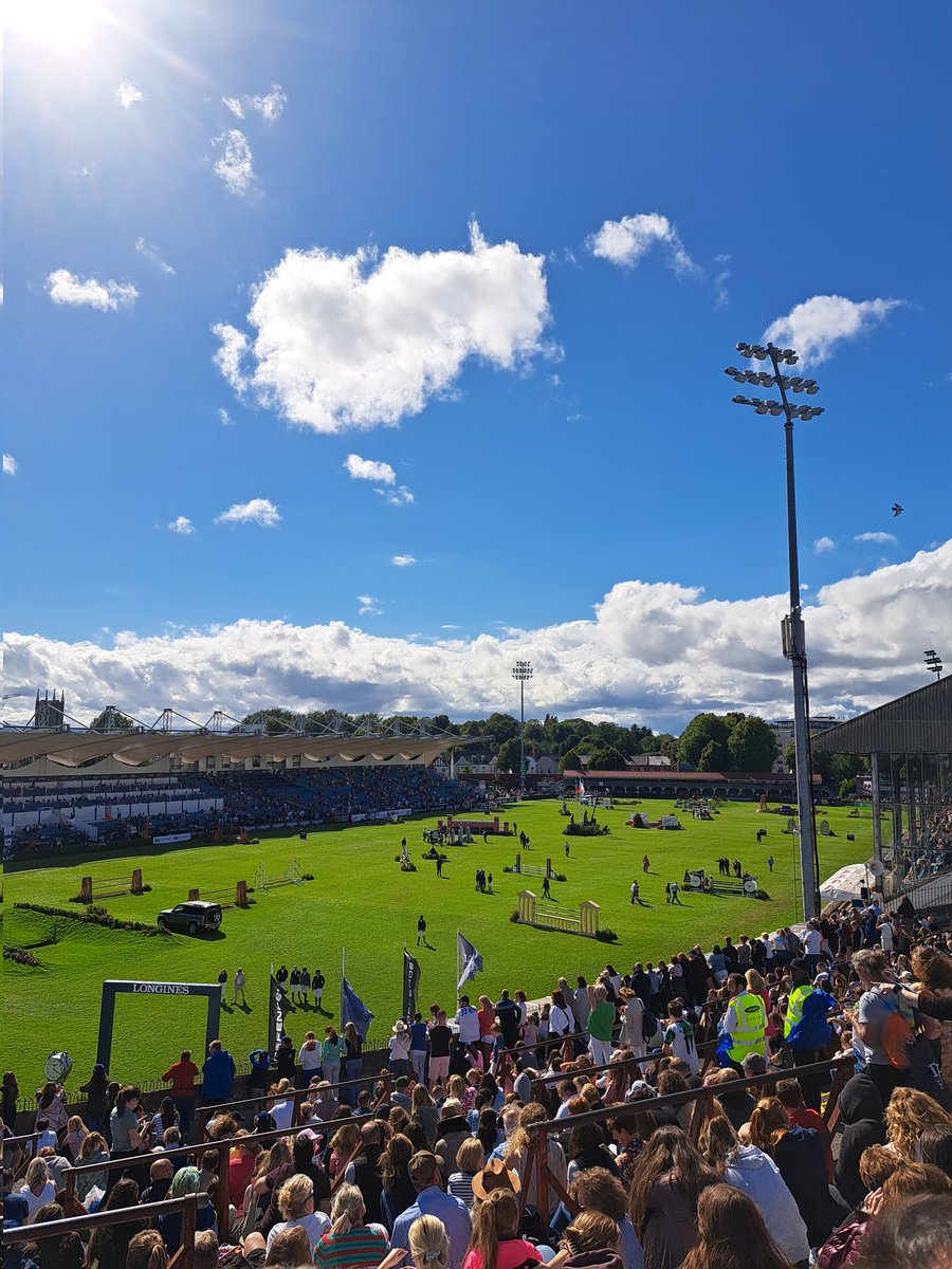 DublinHorseShow's tweet photo. A fantastic atmosphere around the #DublinHorseShow today!
#23DHS https://t.co/bQ0vgmUS0I