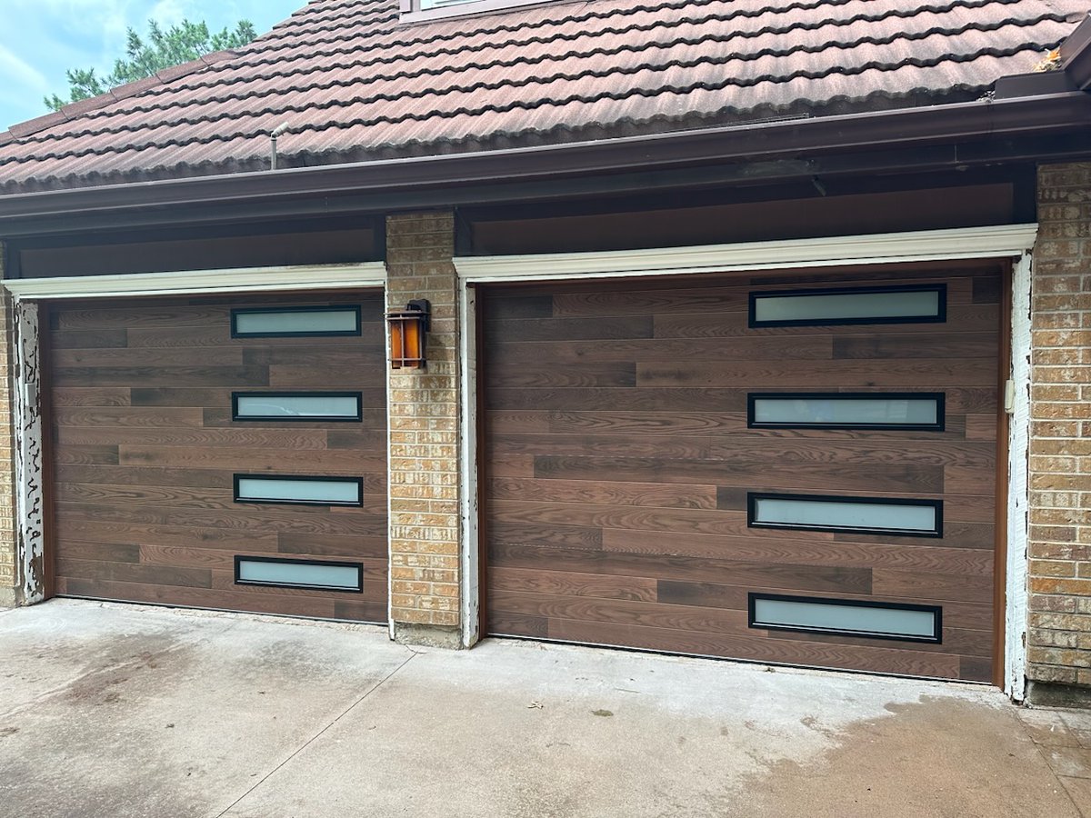 ClopayDoor's tweet image. Shoutout to our dealers who are skillfully installing our doors across the nation! Discover your local dealer at bit.ly/3wNJ2dC.

📸/Install: ABC Garage Doors KC 
📸/Install: Hunter Door Service 
📸/Install: Nick's Overhead Door Service 

#GarageDoors #BuyLocal #Clopay