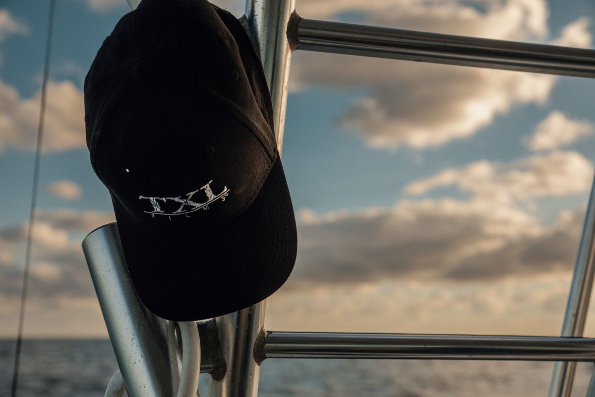 🅷🅾🅼🅴 🅸🆂 🆆🅷🅴🆁🅴 🆈🅾🆄 🅷🅰🅽🅶 🆈🅾🆄🆁 🅷🅰🆃 

If you followed us for awhile, you know that we travel all around the world capturing the beauty it has to share. 

If you are new to our page, here is one thing to know: for our crew, home is everywhere, we travel