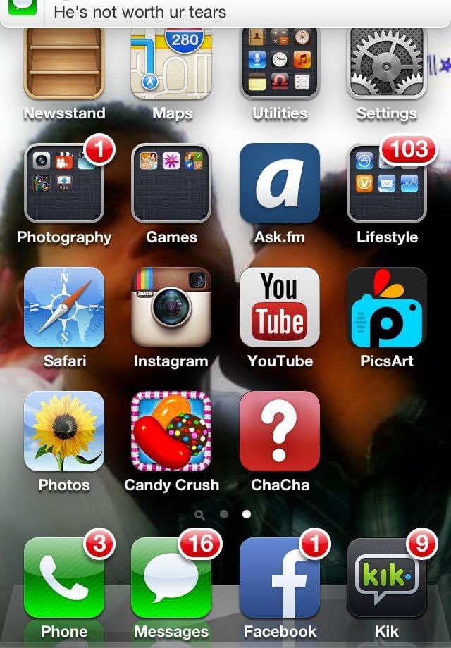 T4NAE's tweet photo. My IPhone Homescreen 10 Years ago 🤣 https://t.co/tLRByBce7k