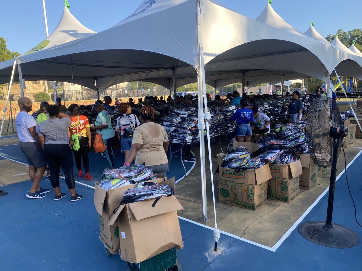 NJCTTB's tweet photo. Joy to be with teammates on a Saturday morning to give back to the community we serve. Lots of fun distributing back packs to the Dallas Independent School District kids. https://t.co/BkShLe4Fzi
