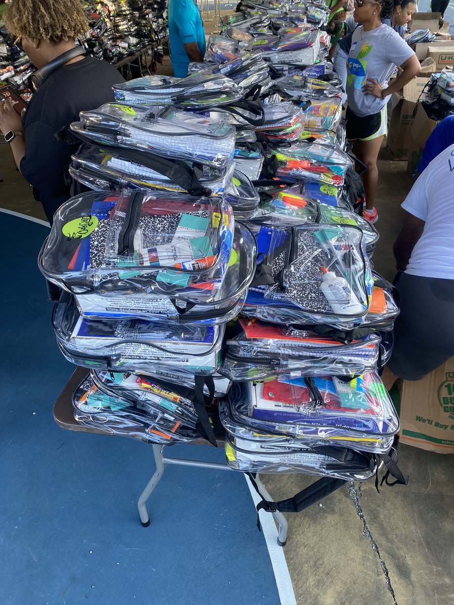 NJCTTB's tweet photo. Joy to be with teammates on a Saturday morning to give back to the community we serve. Lots of fun distributing back packs to the Dallas Independent School District kids. https://t.co/BkShLe4Fzi