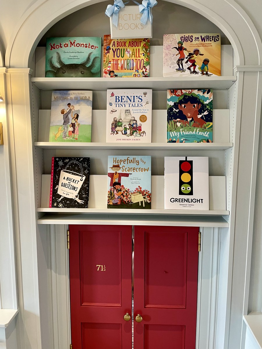 BrownAndCorliss's tweet photo. The Children's Room @BeaconHillBook is just magical. #forkidsofallages #kidshaveitgood https://t.co/npX1QOmrXb