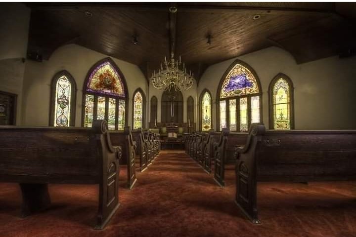 pcusabingewatch's tweet photo. Historic Rural Churches of Georgia post: 
Have you ever seen more beautiful #stainedglass? First Presbyterian windows in sanctuary of #UnionPoint in Greene County. #Georgia 
#stainedglassSaturday
#Presbyterian #pcusa  #stainedglassart #stainedglasssummer
(Photo: Scott Macinnis) https://t.co/F3iFuTYUhy