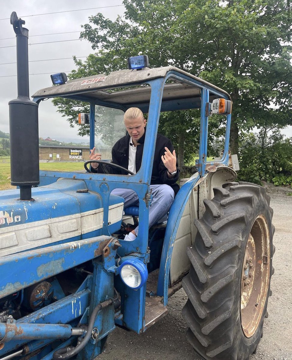 mcfc_lads's tweet photo. Farmer Erling 🧑🏼‍🌾 https://t.co/1DNA65PmAD