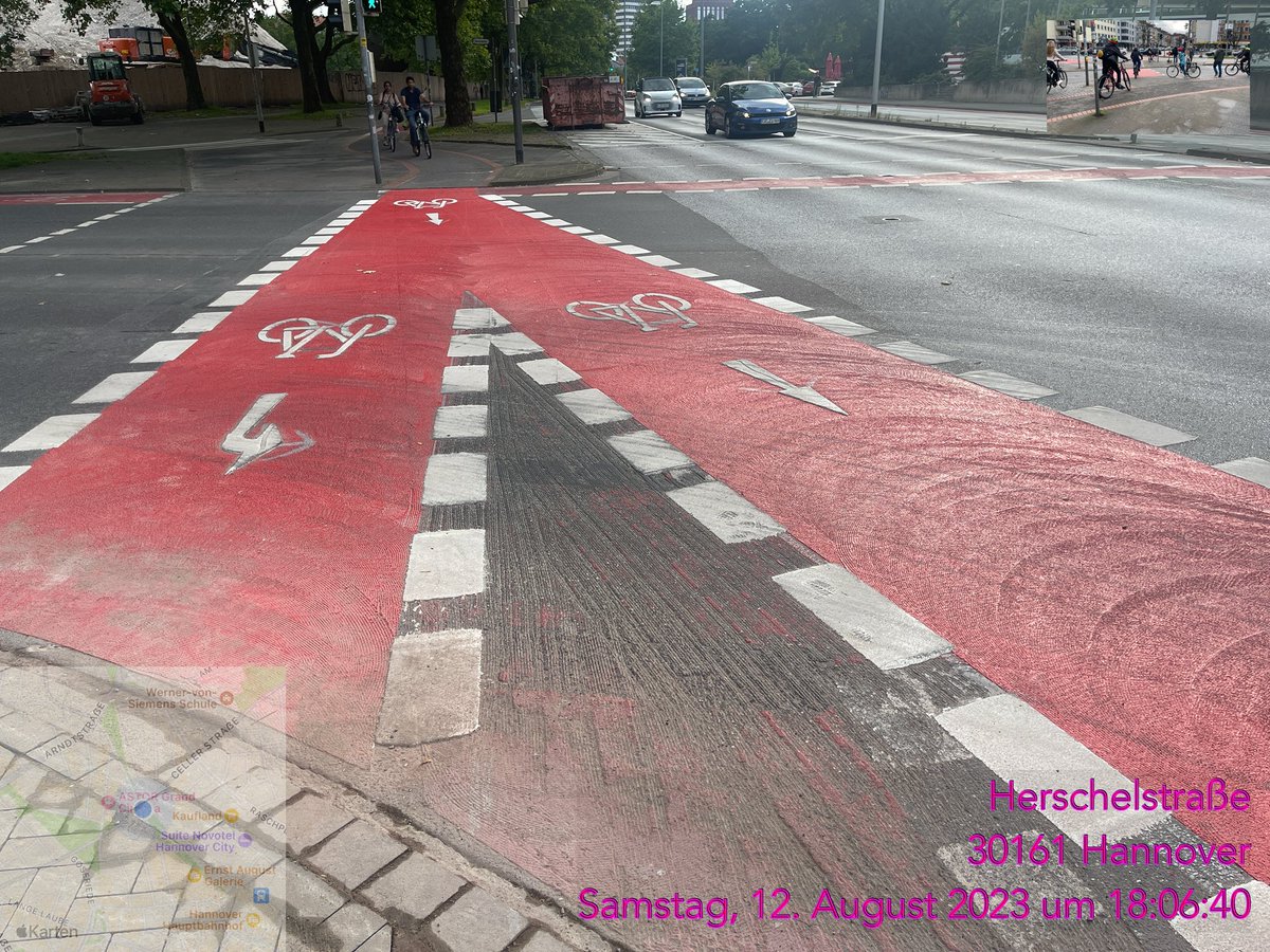 ICESonic6's tweet photo. Längsüberfällig den urbanen Alltags Radverkehr in der #Cellerstrasse auf die Fahrbahn zu verlegen- danke @hannover @Polizei_H @SFahrrad @adfc_h @2025Hannover @BelitOnay #Sicher nur mit echter #ProtectLine @KidicalH #TDV23 #NichtMitUns @SPDbenzin @RS_Rad_Blog @hannovercycle 1/4 https://t.co/CW59sNIvJ2