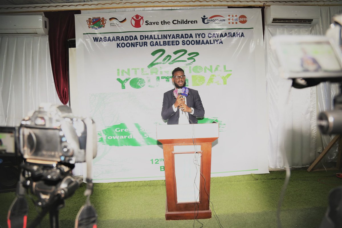 Ore_Osman1's tweet photo. I had the opportunity to Speak at the #IYD event organized by @Moysswsso1 in Baidoa today.
Underscored the importance Green skills for Youth; Towards a sustainable world, where young people play pivotal role in green transition, green jobs &amp; green environment.
#YouthDay #IYD2023 https://t.co/6oCPVzCzGR