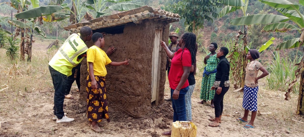 NyagatareNyc's tweet photo. Uyu munsi mu Mirenge ya #Kiyombe na #Mukama , Youth volunteers bakoze ibikorwa by'Umuganda wo kubumba amatafari yo kubakora abatishoboye #ubwiherero mu rwego rwo gukomeza kuzamura urwego rw'isuku mu ingo.
Ibi bikorwa byakozwe kubufatanye n'izindi nzego.
@MiniYouthRwanda https://t.co/9G3srG8CJF