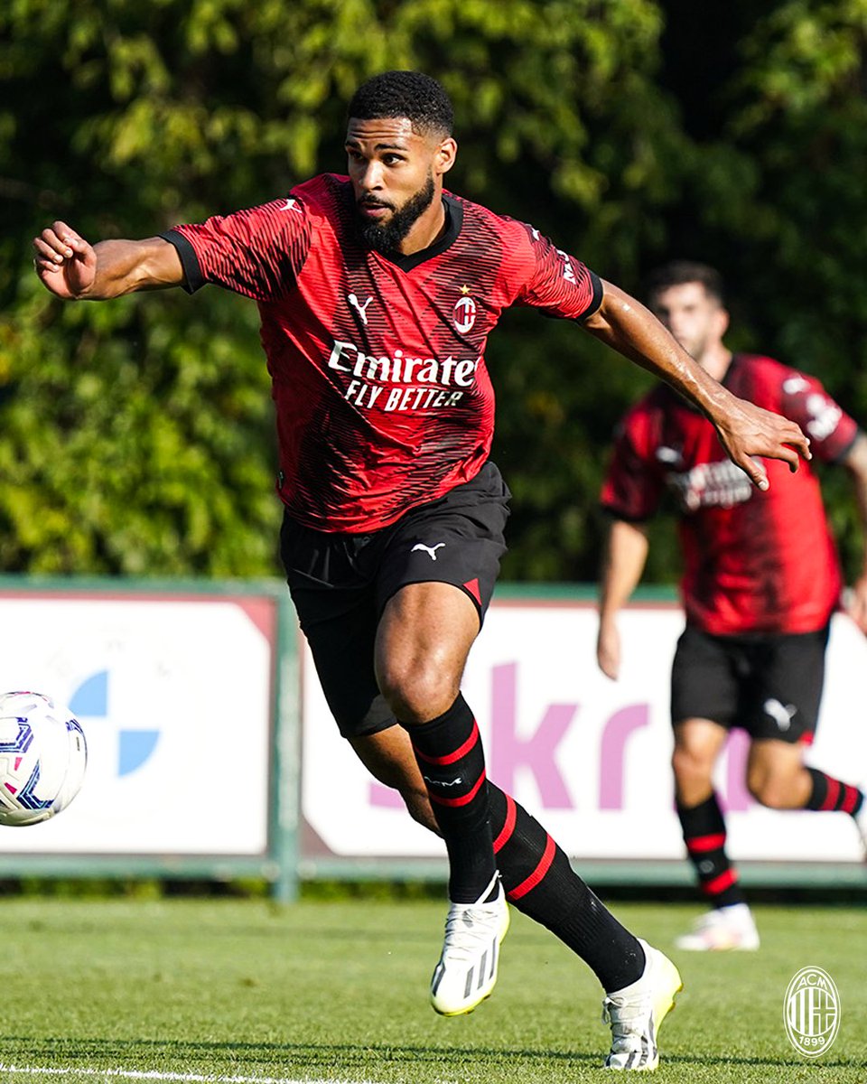ACMilanInsideit's tweet photo. ⚽️HALF-TIME ⚽️
#Milan - #EtoileduSahel: 3⃣ - 0⃣
Tripletta nei primi 45 minuti per il centrocampista 🏴 Ruben #LoftusCheek ⚽️
#acmilan #acmilaninside #rossoneri #insideacm #weareacmilan https://t.co/6v8xhqe4tT