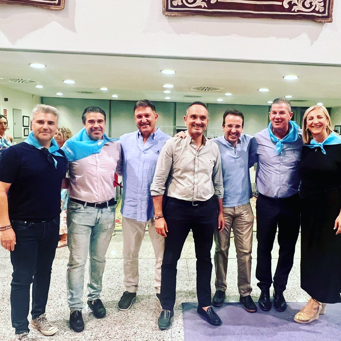 Varios Alcaldes del <a href="/ppmadrid/">PP Comunidad de Madrid</a> acompañamos en su pregón de fiestas a <a href="/marecuencopp/">Miguel Ángel Recuenco 🇪🇦</a> Alcalde de #Leganés, siempre aprendo de Grandes compañeros. Felices fiestas!