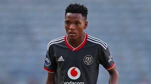 South Africa hear me out , Sleep on this boy at your own peril, 18yrs has never been this mature, par excellence football brains gallo 👌🏿👌🏿👌🏿👌🏿<a href="/orlandopirates/">Orlando Pirates</a>