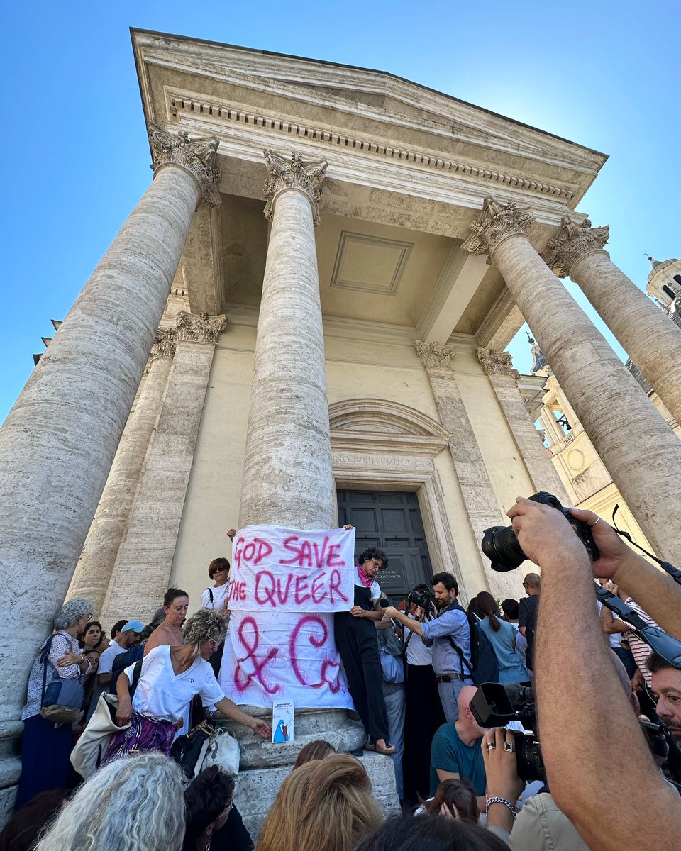 .<a href="/Chiara_valerio/">chiara valerio</a> ha detto tutto: parleremo di Michela Murgia solo al futuro. Quanto amore oggi a Roma. Splenderà Michela.