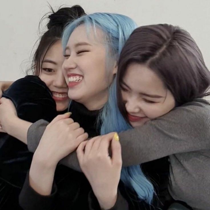 +rina <3
 #엘리 🦊 #루아 🌈