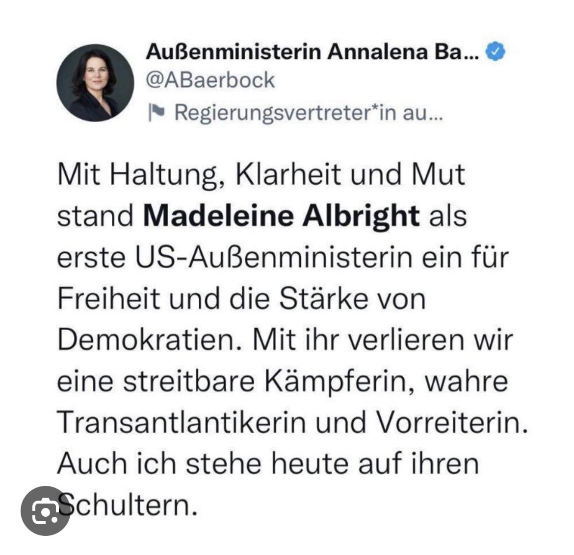 Die ehemalige #US-Außenministerin Madeline #Albright war verantwortlich für den Völkermord von 500.000 Kindern. Ihre Antwort auf eine Frage lässt einem das Blut in den Adern gefrieren: “Der Preis war es Wert.”
Unsere Außenminister #Baerbock meinte, sie stehe auf ihren Schultern.