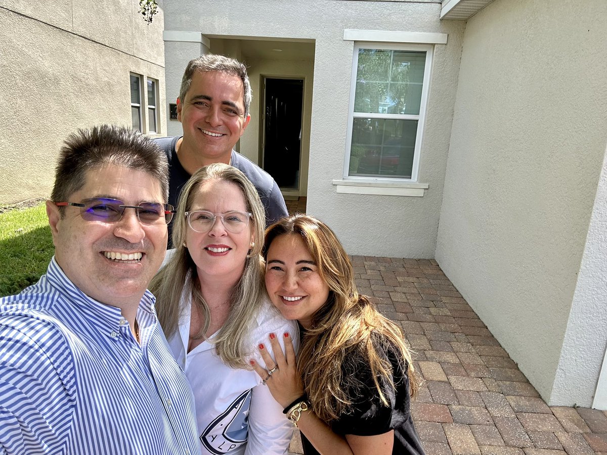 WonderVacation's tweet photo. Que delícia ter amigos para tomar um cafézinho sábado de manhã e bater papo sobre as casas de férias ! #loveourhomeowners #wondervacationhomes #rentals #florida #orlando #kissimmee #miami #tampa #clearwater #encoreresort #karinasato #karinasatorahal #drfelipe #sabrinasato https://t.co/MQ9EomEG6x