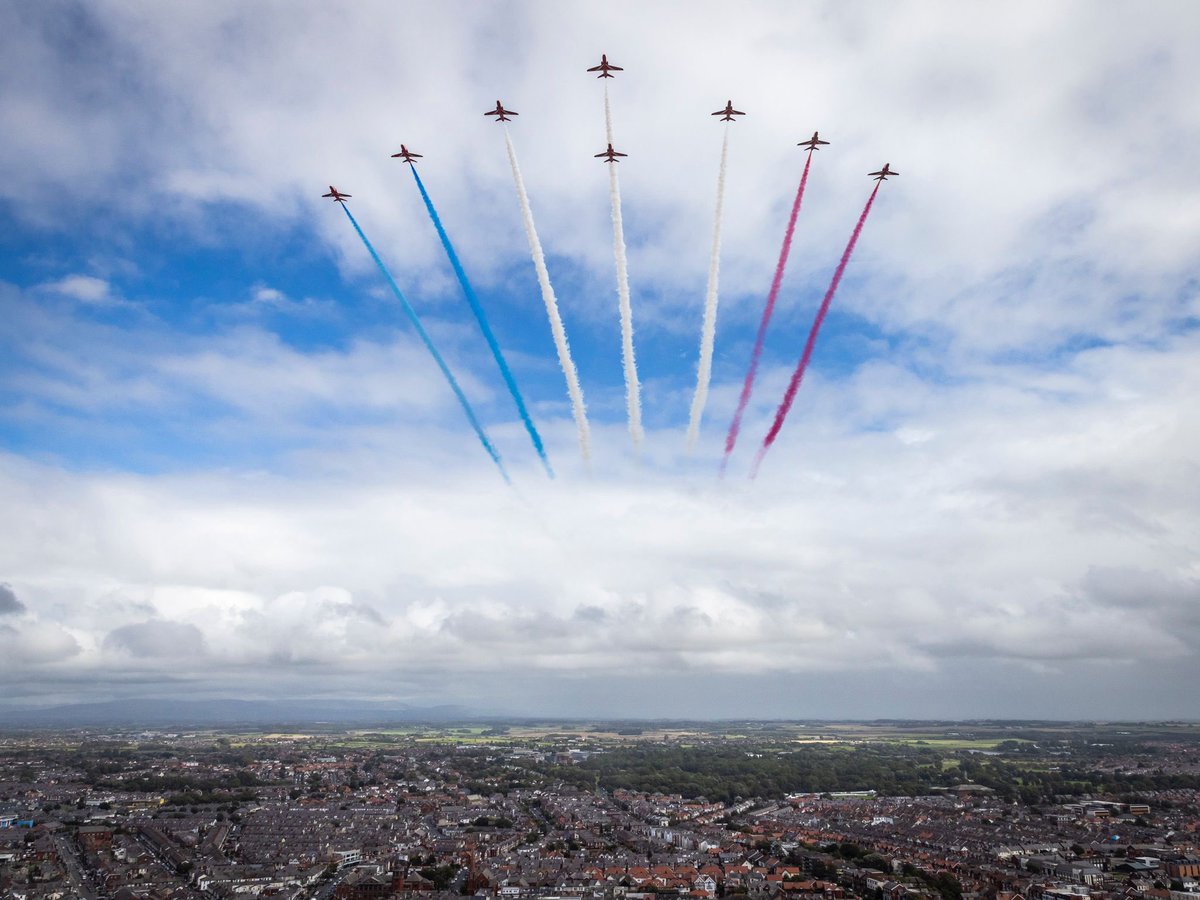 rafredarrows's tweet photo. Top of the tower: Stunning images of the #RedArrows displaying at #Blackpool Airshow this afternoon by team photographer AS1 Iwan Lewis. Thank you to Blackpool Tower for the vantage point! https://t.co/CbUDqpBeOm