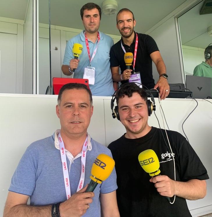 SER_Cantabria's tweet photo. #Deportes | 🟢⚽ Ya tenemos a nuestro equipo de @carrusel Deportivo Cantabria en El Sardinero.

📻 Sigue el @realracingclub - @SDEibar con nosotros. https://t.co/HtkDFiGpCq