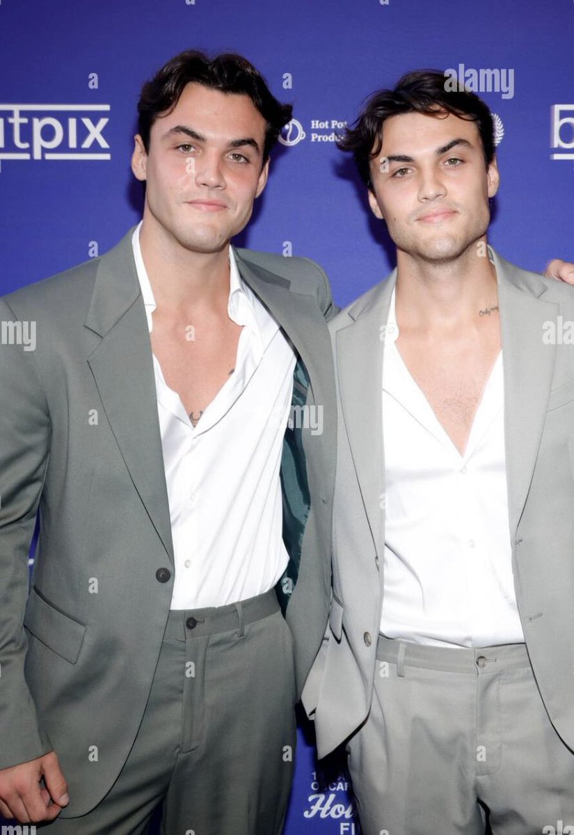 lavendergrayson's tweet photo. SCREAMING https://t.co/xt7Ph9HiDO