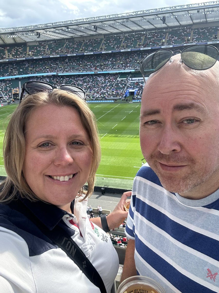 dxbmaggies's tweet photo. Come on England! @EnglandRugby @Twickenhamstad #carrythemhome #matchdayguinness https://t.co/R34Tus3WJP