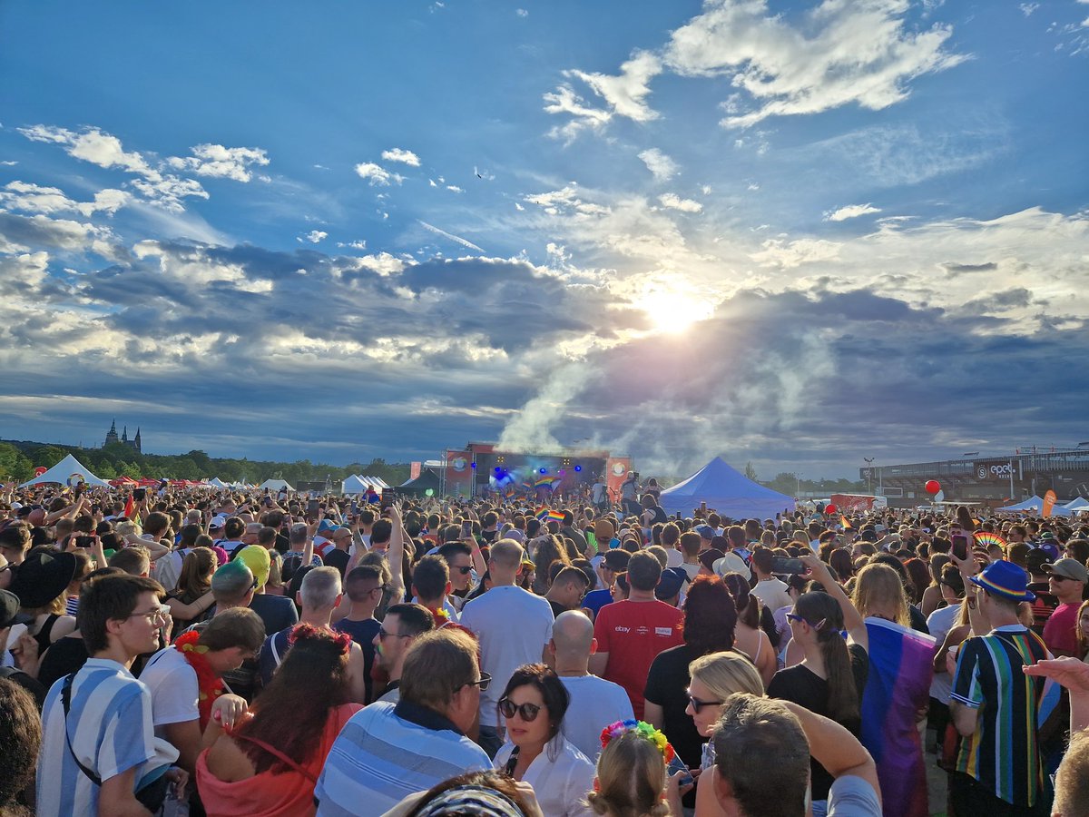 JsmeFer's tweet photo. To je festival @praguepride 2023. Moc si to s vámi užíváme. ❤️ https://t.co/E9y1iFAYi9