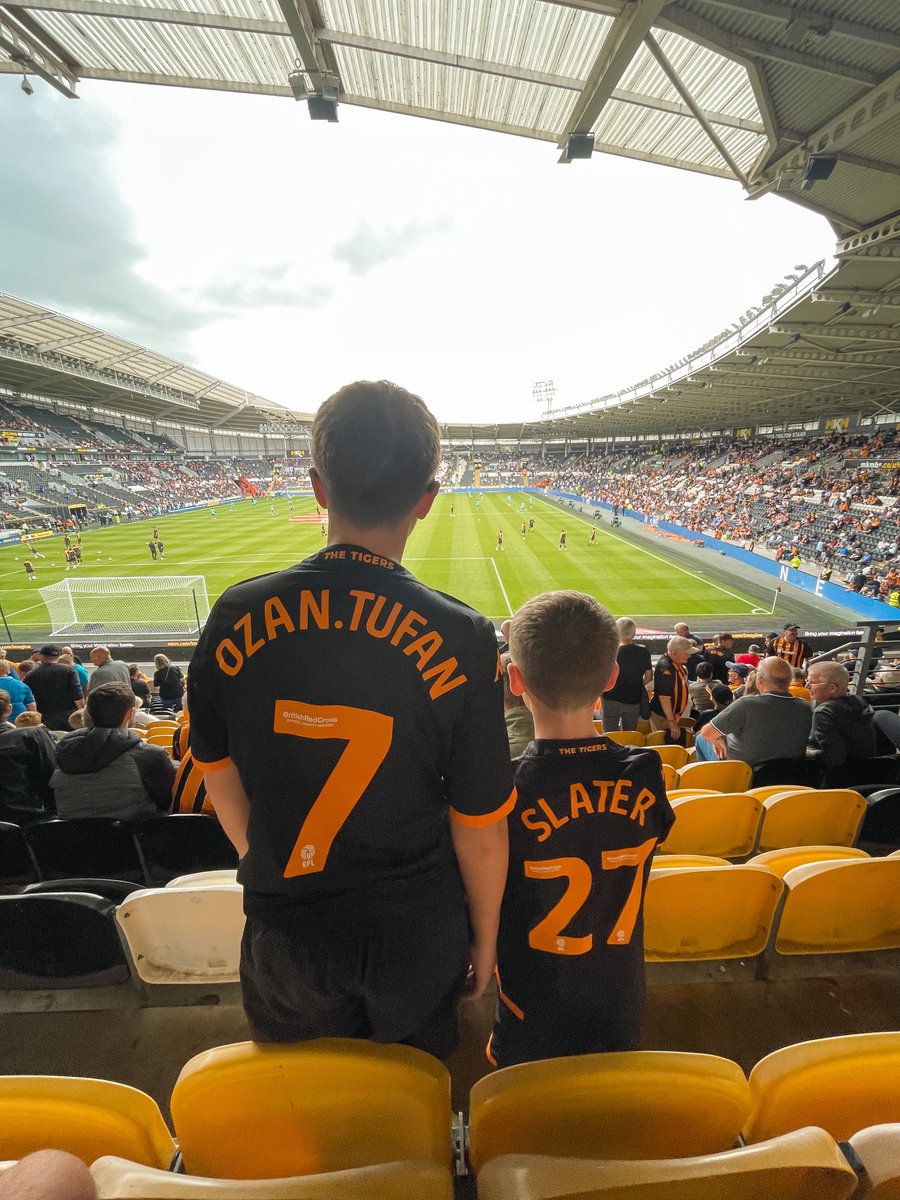 Footies back #hullcity

A game of two halves for sure!

UTT