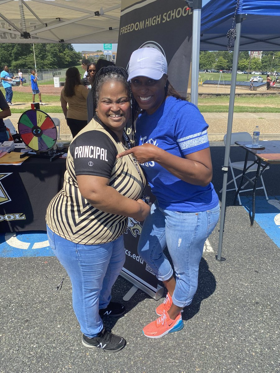 LDMcDade's tweet photo. Thank you @PWCCF for hosting the Back to School Community Event supporting @PWCSNews students & families. There are a wealth of resources available including back to school supplies. Special thank you to @FHSPRINCSMITH for hosting @FreedomHS_PWCS. Schools starts August 21st! 📚✏️🍎🚌