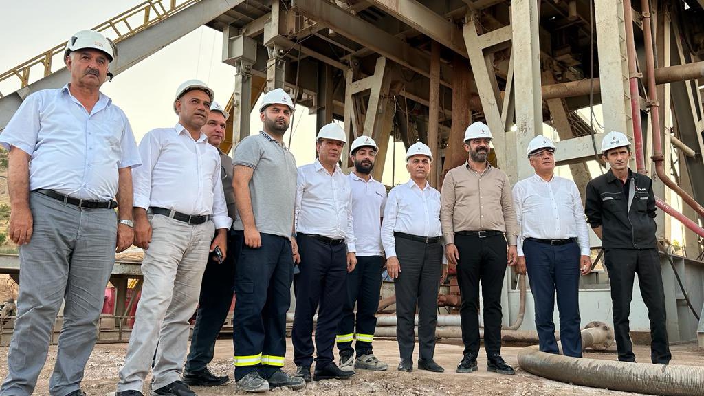 Milletvekilimiz Sn <a href="/mervangul56/">Mervan Gül</a> ve Atabağı belediye başkanımız Tayyar Lale ile beraber Atabağı beldemizde kıymetli hemşerilerimiz ile bir araya geldikten sonra Atabağı beldemizde Socar ve Türkiye petrolleri ortaklığı ile yürütülen Karabağ 2.Petrol çalışmasıyla 3150 metre hedefi