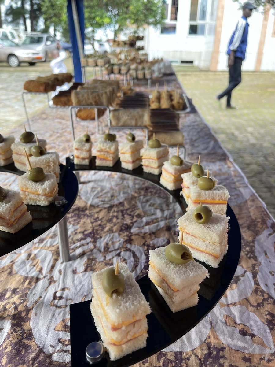 CLetitia_'s tweet photo. Je viens de finir ma prestation à Ngaoundéré. 

Si un jour on m’avait dit que @DelicesMilly allait voyager pour faire un buffet de mignardises pour un mariage, je n’aurais pas cru même une seconde.🙌🏾

Je suis si reconnaissante et fière du travail que cette équipe abat.❤️ https://t.co/oMT7ODhXex