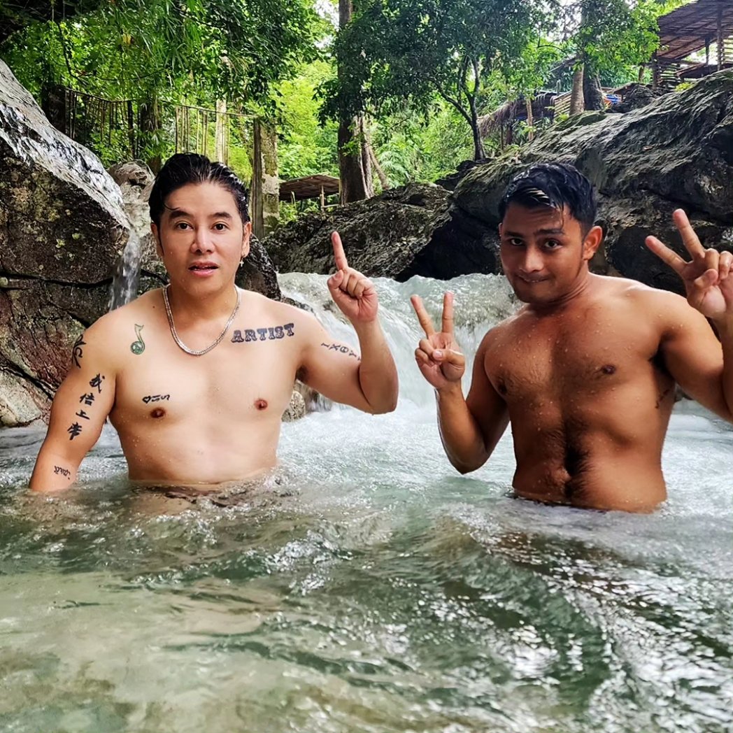 VinceTanada's tweet photo. Ang ganda ng location ng shoot namin for the film #Hiwaga starring Isko Moreno Domagoso , Nick Banayo , Gazini Ganados Jacqueline Elizabeth Freeman Johnrey Rivas Joaquin Domagoso etc kaya sinamantala ko na rin ang masarap at malamig na tubig sa Puning River
#Philstagers #Hiwaga https://t.co/ZhByWwNbRz