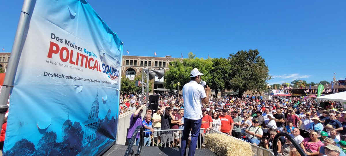 Philip_Joens's tweet photo. The crowd here to see Ramaswamy is huge. He is now No. 3 in most national polls behind Donald Trump and Ron DeSantis. Ramaswamy believes he will eventually overtake DeSantis in the polls. https://t.co/4J6O6SOou7
