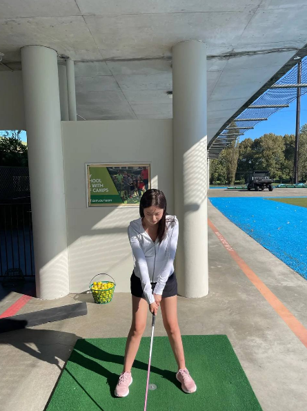 It's been a while since I've played golf with my friends. I'm a little rusty.🤣