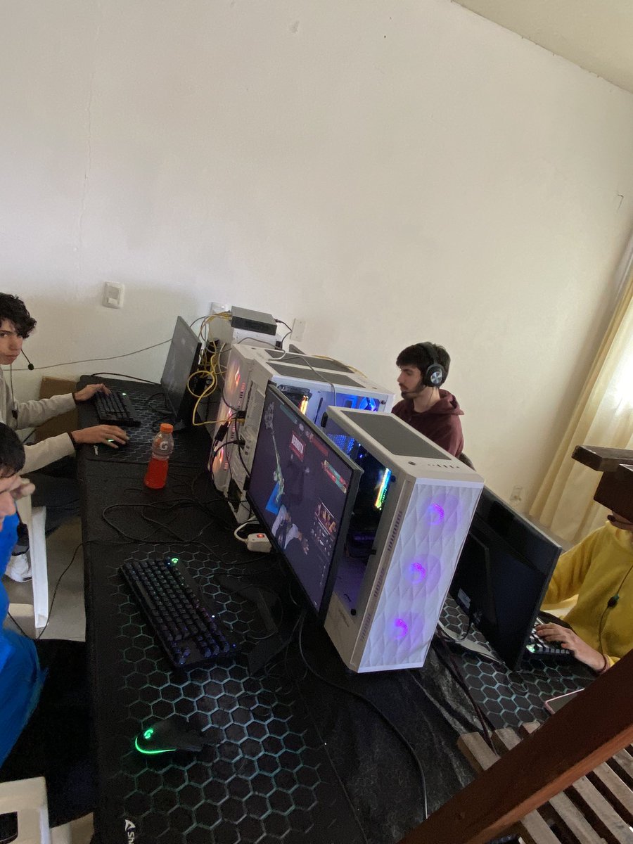 TeamMapache_'s tweet photo. El Team Mapache ya tiene su stand armado! Pásate por Juegarte para poder vivir tremenda experiencia con los equipos que nos brinda Infinit Technology 🖥️👾 https://t.co/MDTOAdwTCm