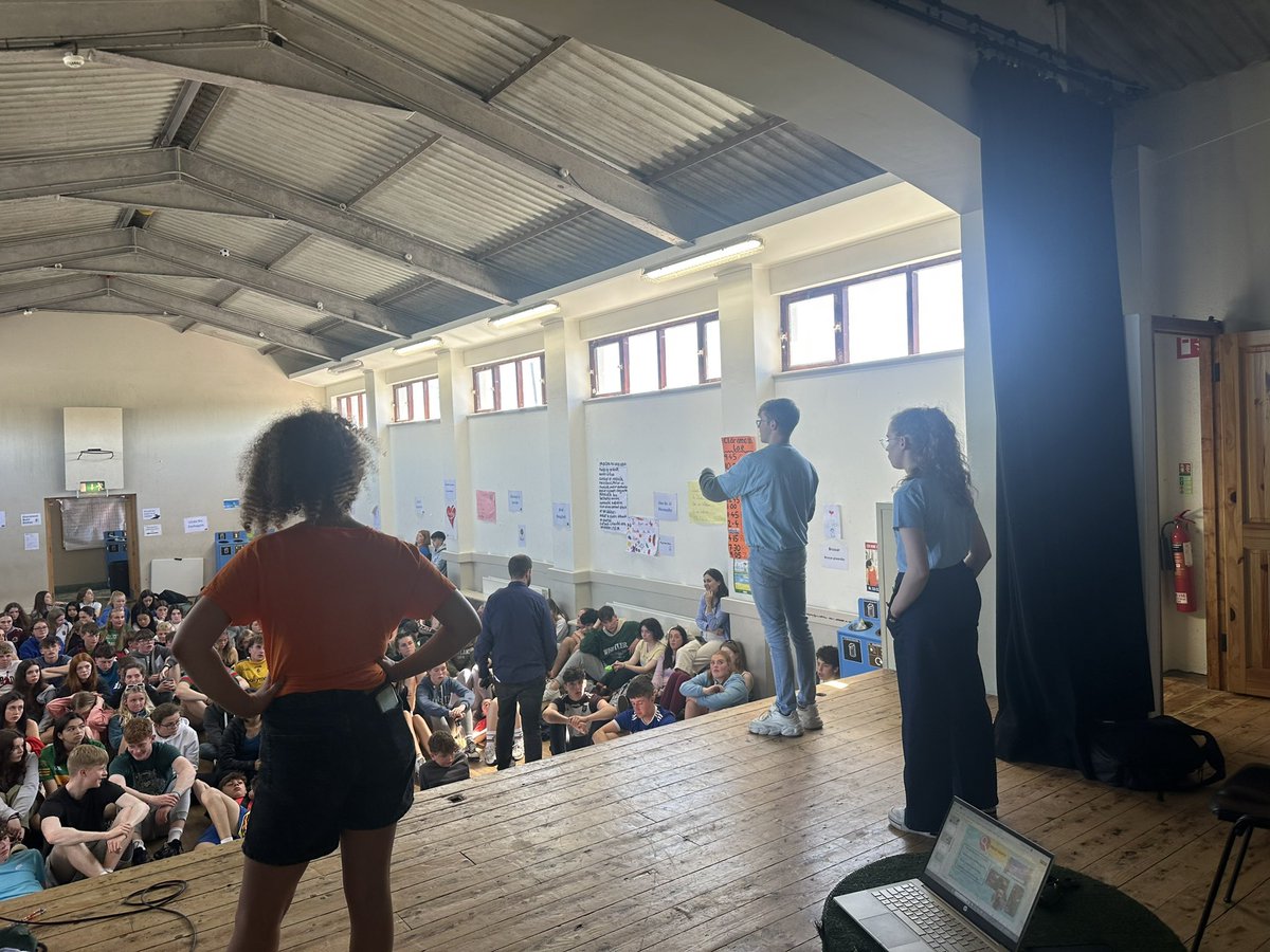 Cúpla lá den scoth agam ag obair leis an Seó Bóthair i gConamara! Grma <a href="/CnaG/">Conradh na Gaeilge ⭕️</a> as an deis seo a thabhairt dom chun an Ghaeilge a spreagadh agus í a chur chun cinn ar na cúrsaí samhraidh! ⭕️👍