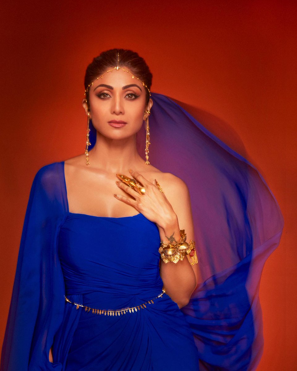 talkingbling's tweet photo. #ShilpaShetty looks dazzling in this picture and no one else can pull off such a nuanced grace with such perfection as she does 😍🔥
.
.
Agree? 
.
.
#ShilpaShetty #actress #grace #divastyle #hotpics #hotactress #newdress #blueattire #fashionsense #fashion #treding  #TalkingBling https://t.co/xTYbL8kgU4