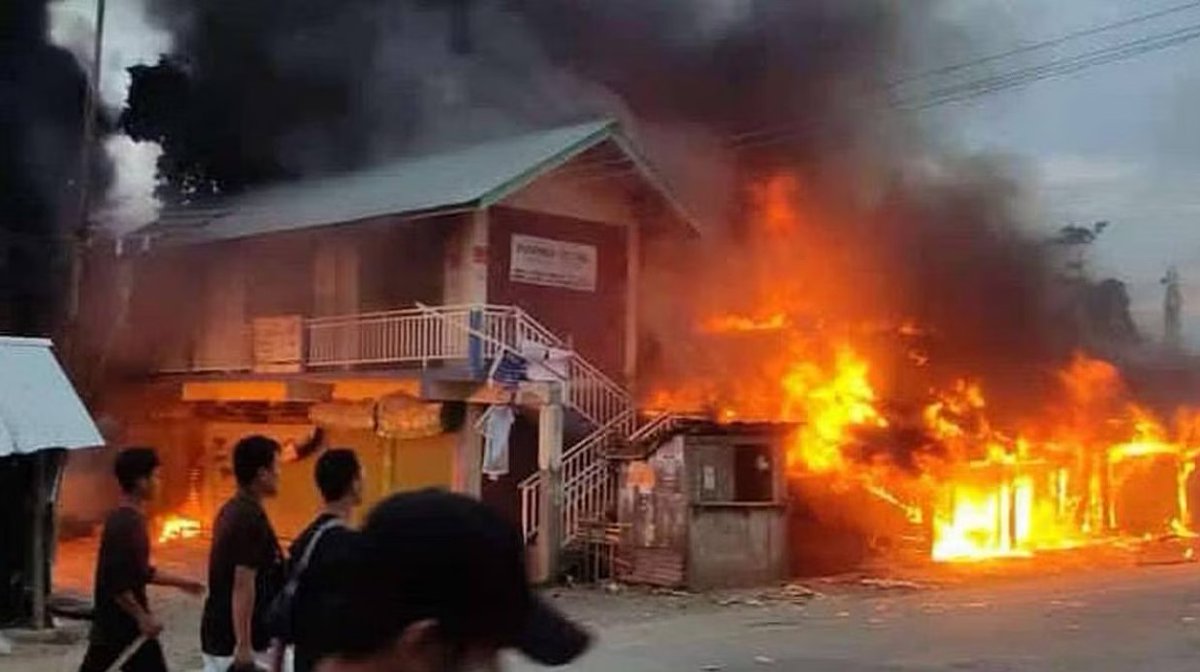 delhimeitei's tweet photo. 📢📢📢📢‼️‼️The diverse non-Meitei groups residing in the cosmopolitan town of Moreh are facing severe and relentless extortion and threats from the Kuki militant groups.

Approximately two months ago, these Kuki militants demanded a sum of 600,000 rupees from the various communities such as Biharis, Bengalis, Gorkhas, etc. The community members somehow managed to gather 300,000 rupees and sent it to the militants.

Now, after the passage of two months, the Kuki militants have once again summoned a meeting with the leaders of all these communities at approximately 8 a.m., seeking the remaining amount.

Today, at around 10 a.m., they returned and demanded the outstanding 300,000 rupees. They resorted to brandishing firearms and physically assaulting individuals as well.

Given the current dire economic circumstances faced by these communities, it is utterly impossible for them to fulfill this demand.

#KukisAttackIndians
#BengalisAttackedInManipur
#KukiExtortionist
#Manipur
#NRC